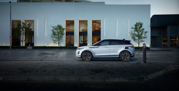 la imagen muestra un range rover evoque para ilustrar un reportaje sobre el modelo de land rover