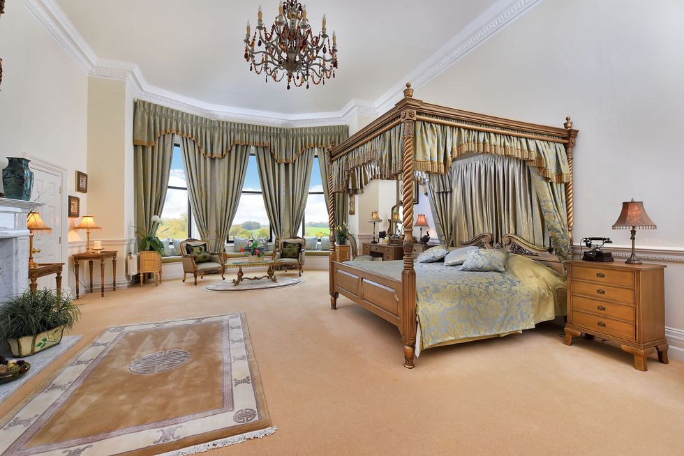 Rangemore Hall - Edward VII Wing - East Staffordshire - bedroom - Humberts