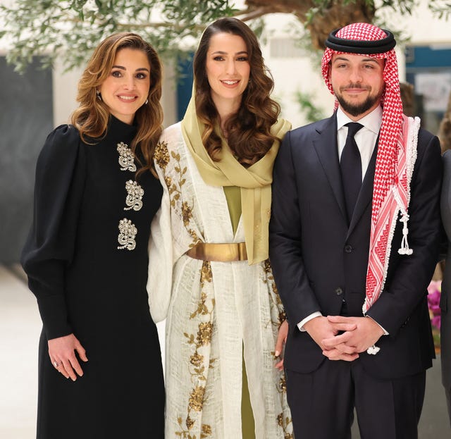 rania de jordania y los principes hussein bin al abdala y rajwa al hussein