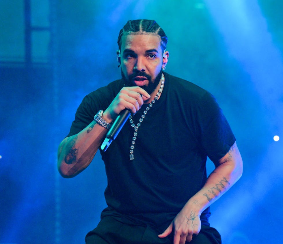 drake performing while holding a wireless microphone