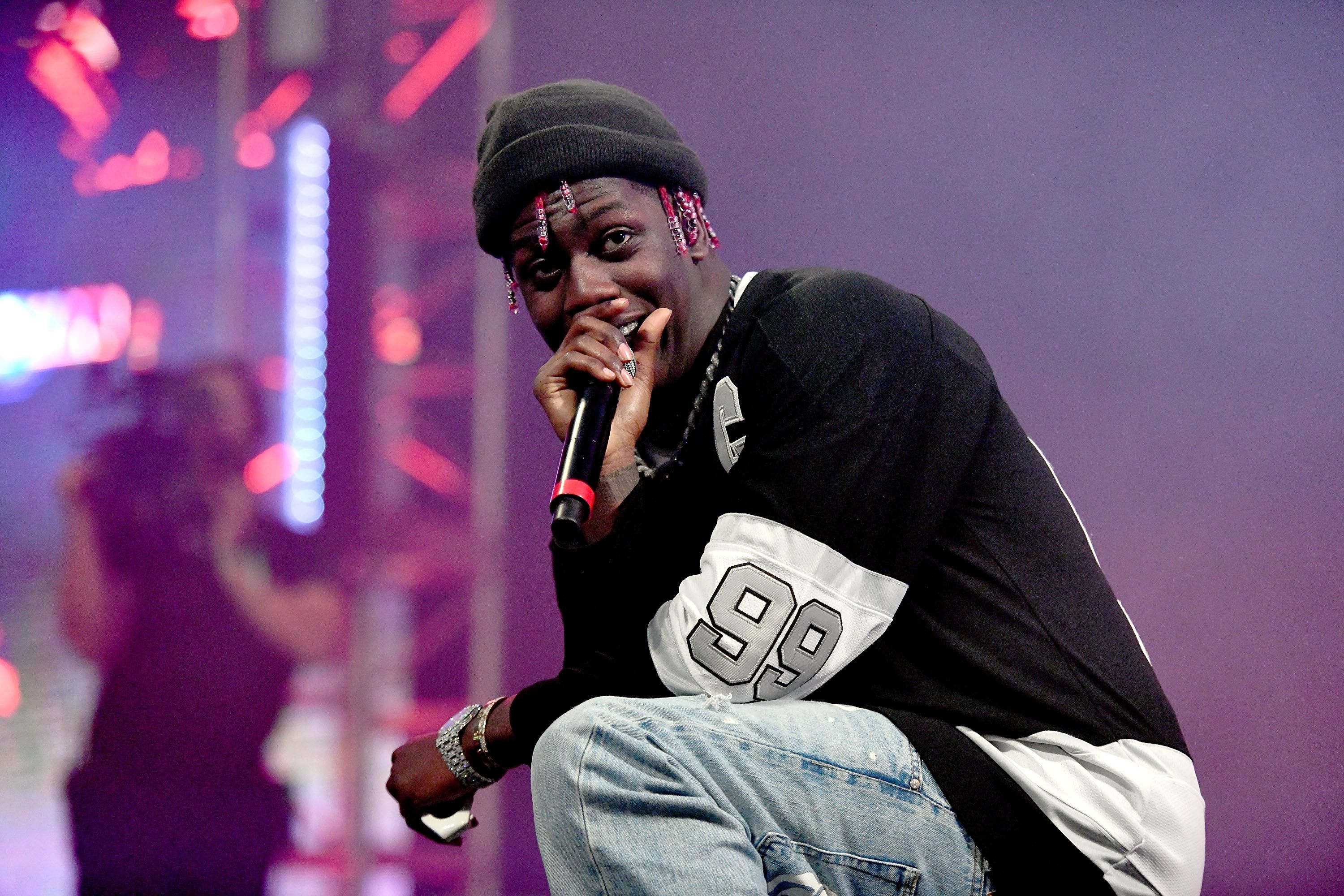 https://hips.hearstapps.com/hmg-prod/images/rapper-lil-yachty-performs-onstage-at-the-rolling-loud-news-photo-894267650-1531924652.jpg