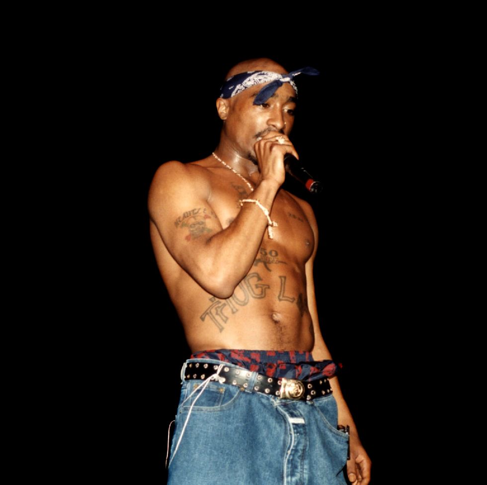 https://hips.hearstapps.com/hmg-prod/images/rapper-tupac-shakur-performs-at-the-regal-theater-in-news-photo-1689798607.jpg?crop=0.653xw:1.00xh;0.180xw,0&resize=980:*