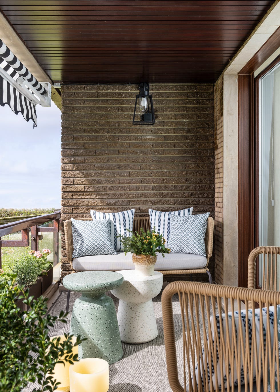 terraza con muebles de fibras