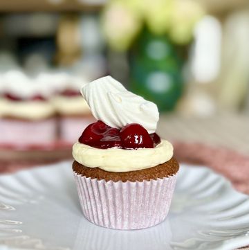 raspberry cupcakes