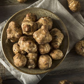 raw organic jerusalem artichoke sunchokes