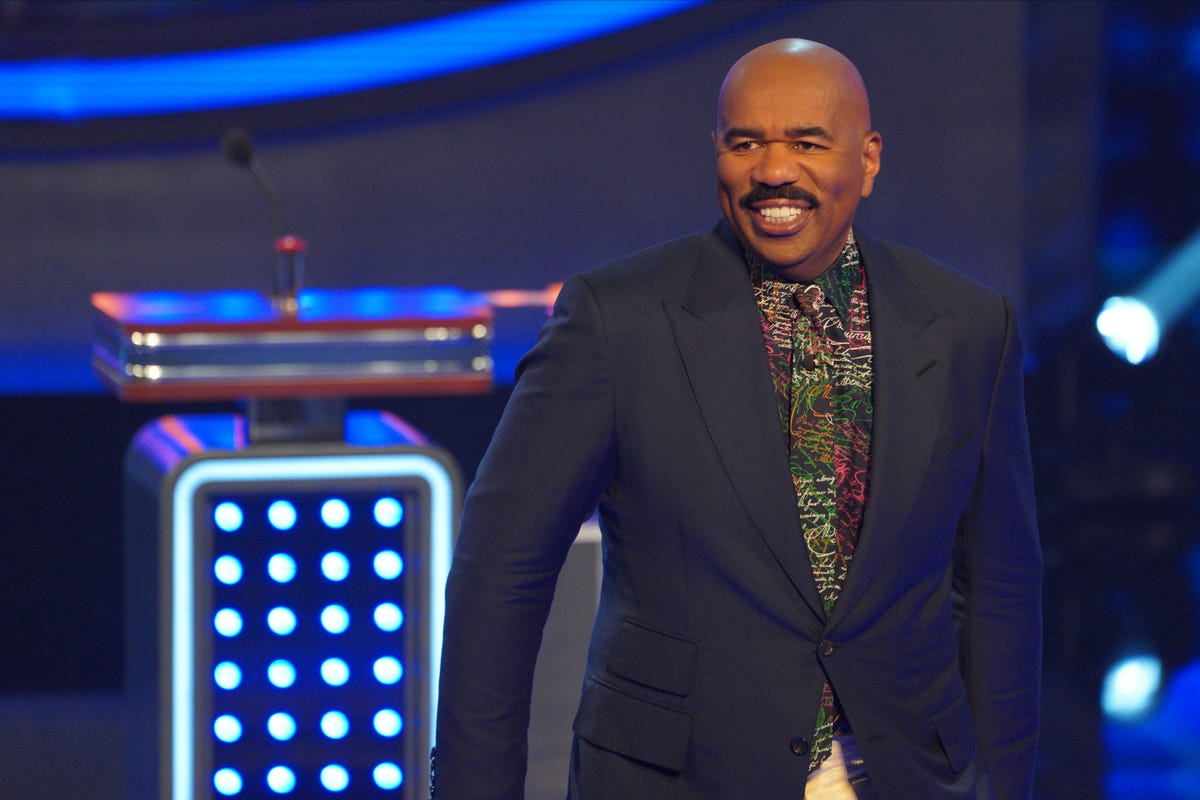 Watch Steve Harvey Do Dumbbell Pushups in a New Workout Video