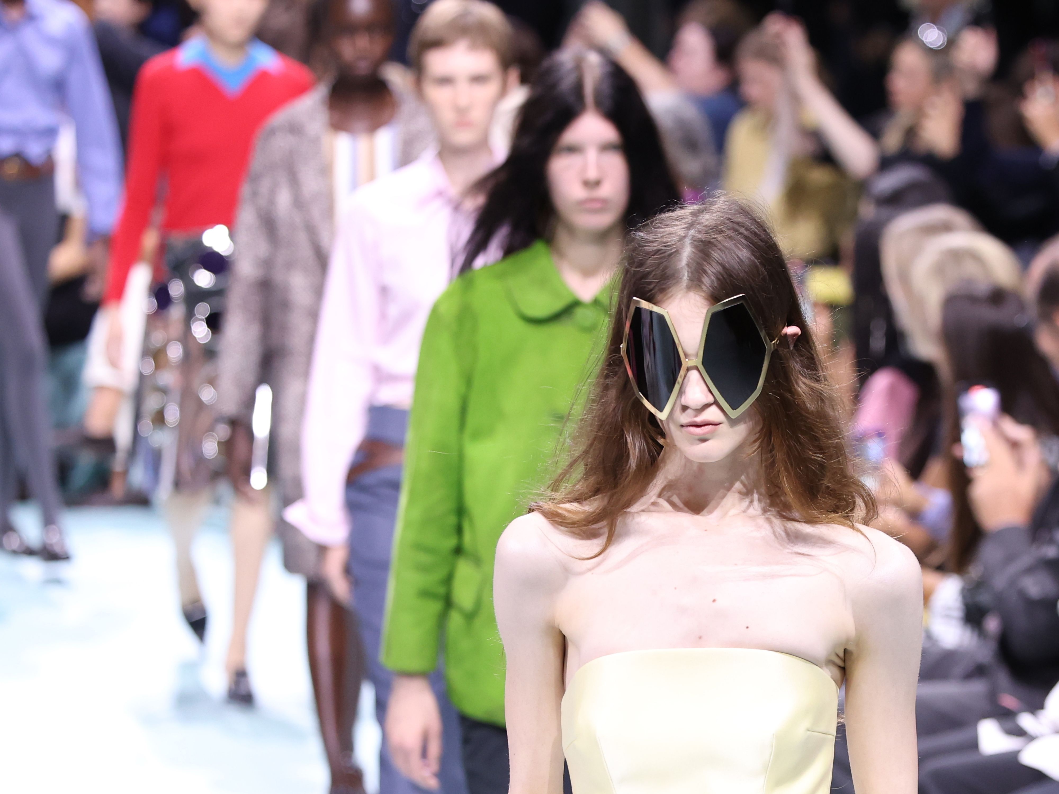 2025春夏◆PRADA◆プラダ ランウェイ サングラス 現実と空想の間で。プラダが思う、人間味あふれる“生きた服