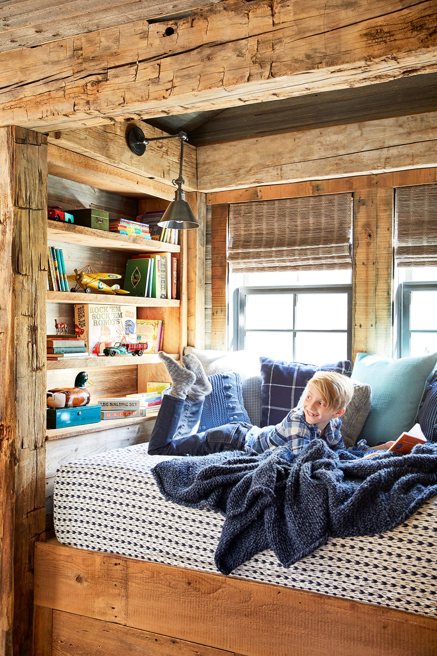Create Your Dream Reading Corner with a Built-In Bookshelf Nook: 10 ...