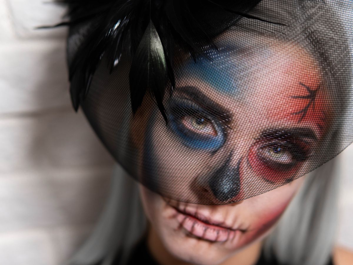 The Pros and Cons of 4 Different Types of Halloween Makeup