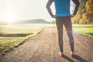 hombre preparado para caminar