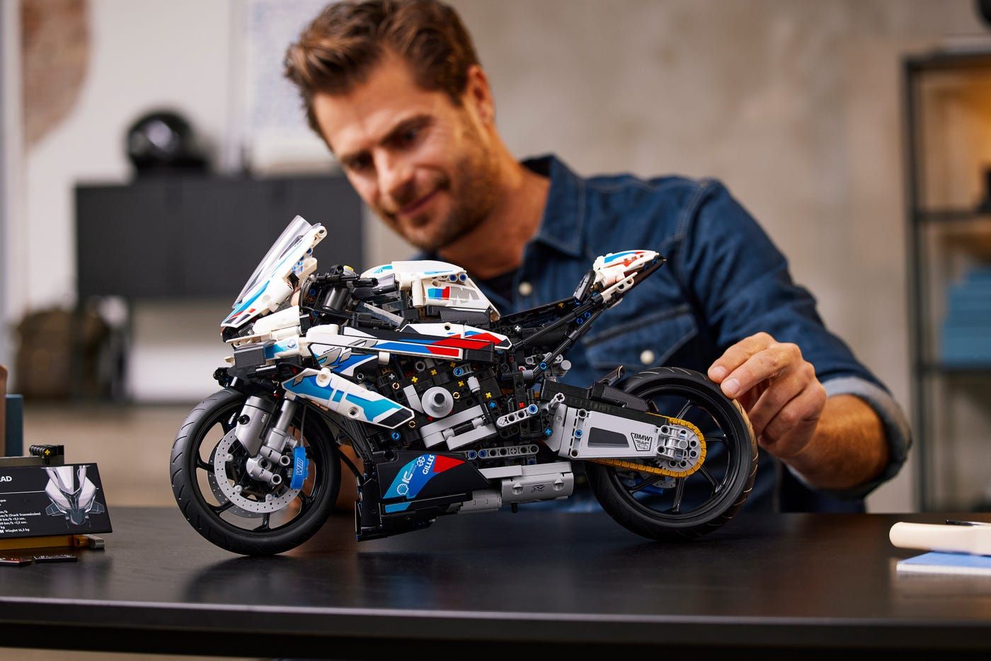 transportabel digtere Diktat Tested: Lego's New BMW M 1000 RR, Plus Thoughts from the Designer Who  Helped the Pieces Click