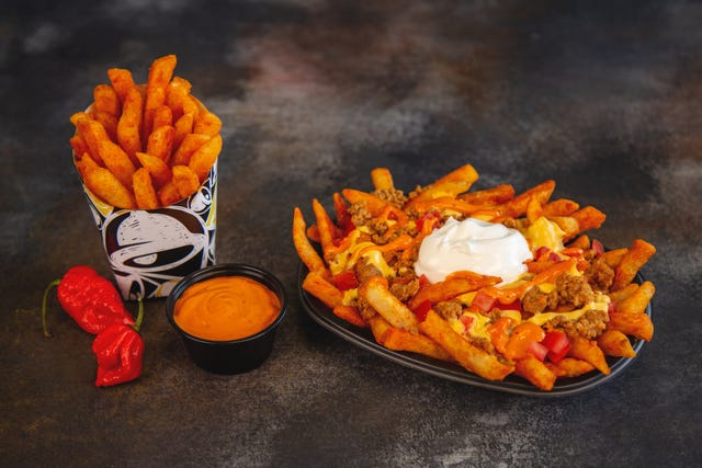 Dish, Food, Junk food, Ingredient, Cuisine, Fried food, French fries, Cheese fries, Poutine, Side dish, 