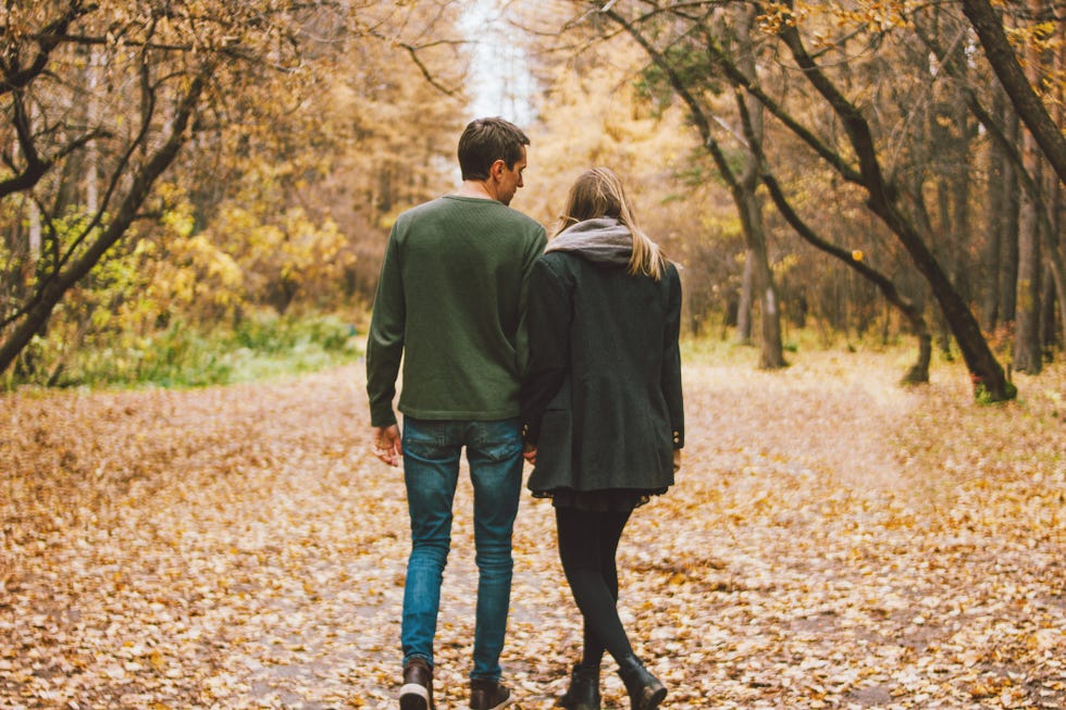 42 Best Fall Date Ideas - Romantic Autumn Dates for Couples 2022