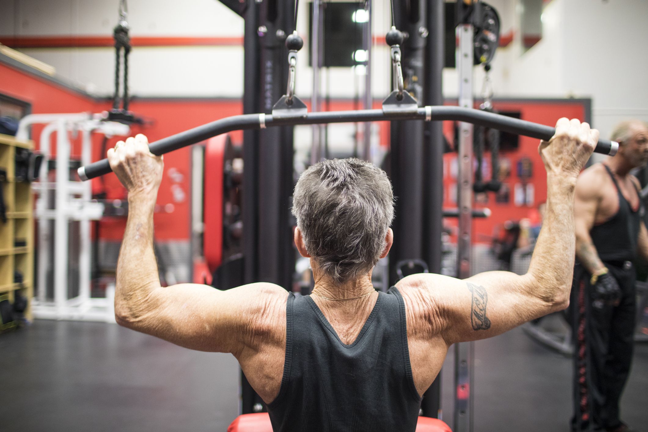 The 7 Best Lat Pulldown Bars for Your Back Workouts and Home Gym