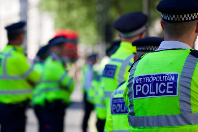 police looking for runner broke commuters nose 