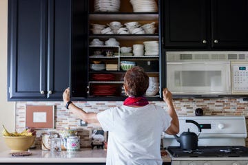 los mejores consejos para ordenar los armarios de la cocina