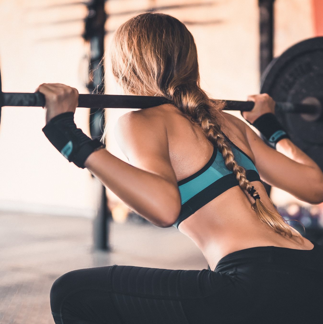 Entrenar con pesas tiene beneficios para las mujeres