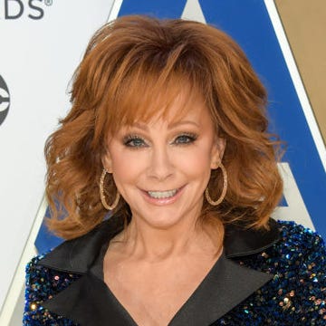 reba mcentire reba mcentire survives staircase collapse
