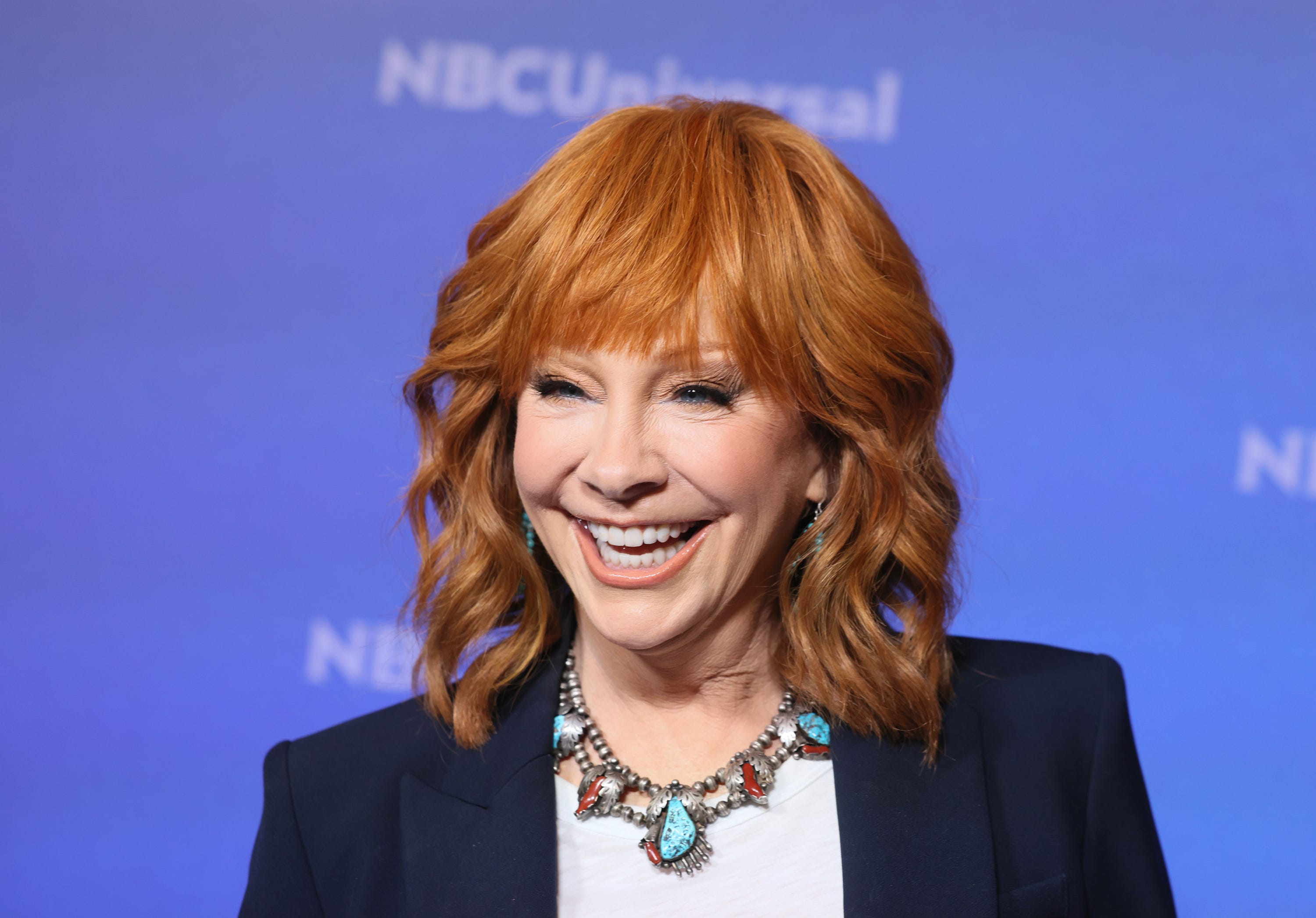 Reba McEntire Shares Photos of 'Happy's Place' Cast