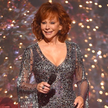 2018 CMA Country Christmas reba mcentire elf on the shelf christmas reba mcentire