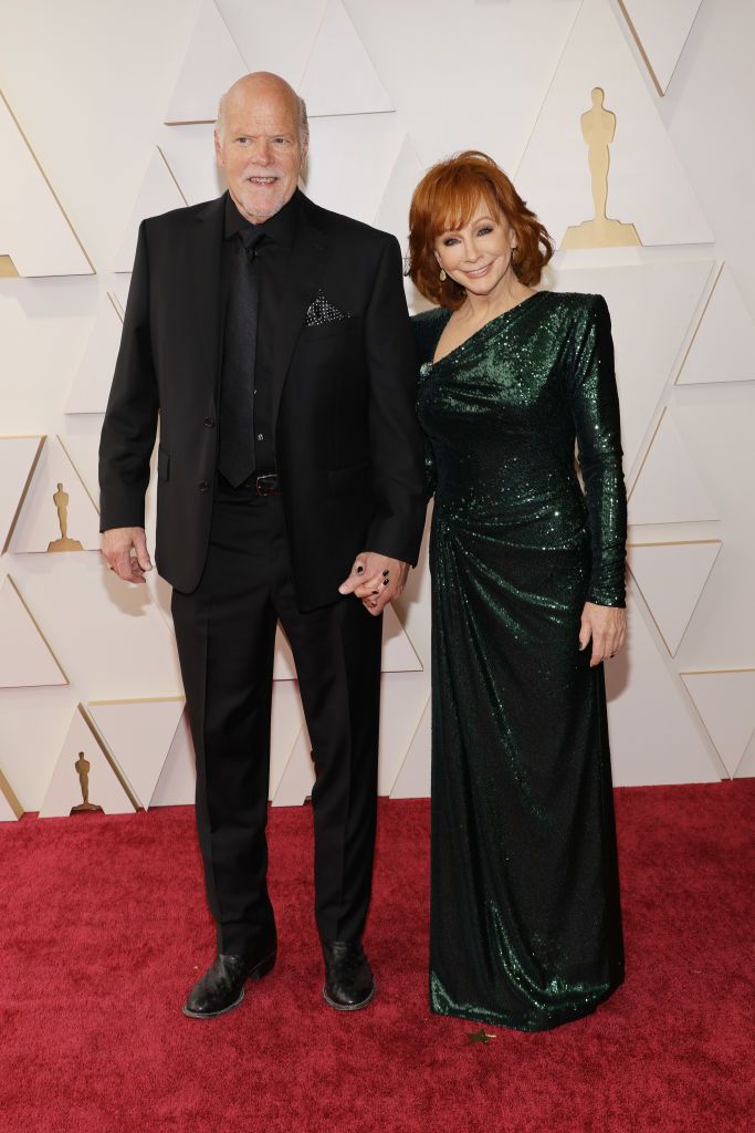 hollywood, california   march 27 l r rex linn and reba mcentire attends the 94th annual academy awards at hollywood and highland on march 27, 2022 in hollywood, california photo by mike coppolagetty images