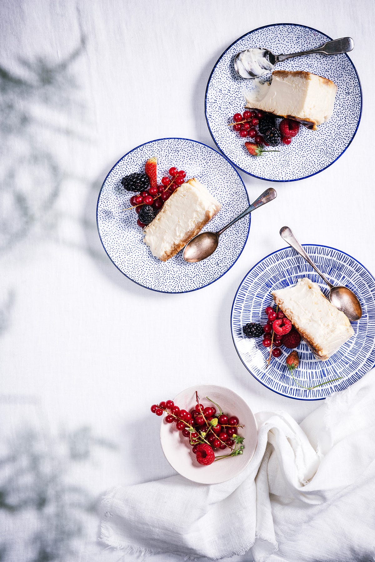 Receta de cheesecake al horno con frutos rojos