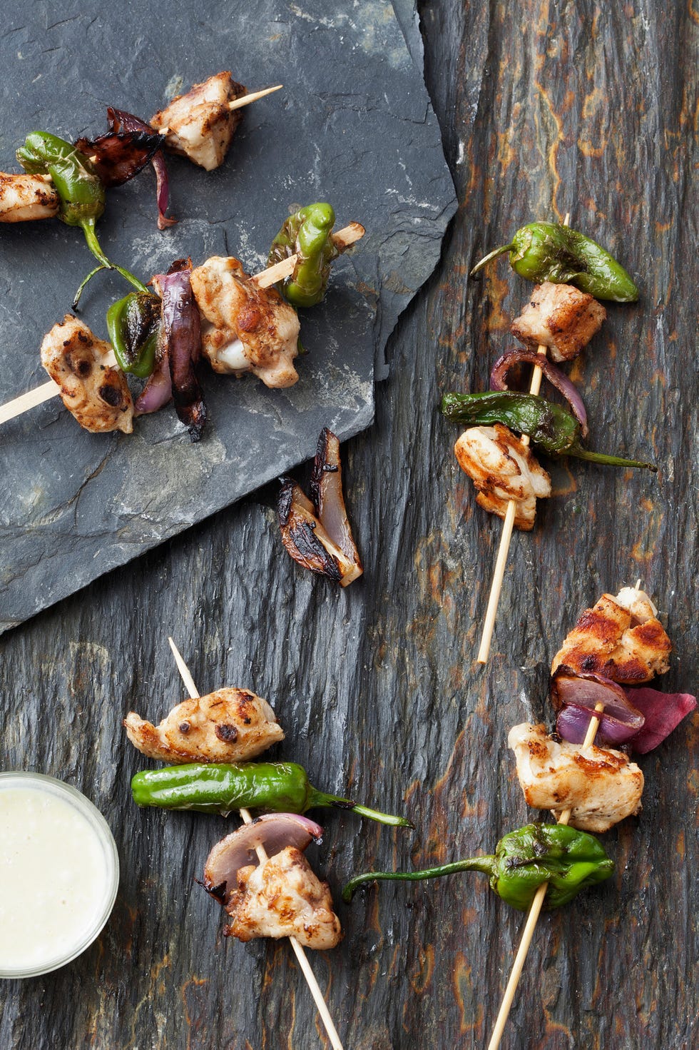 Receta de pollo a la brasa con pimientos y cebolla