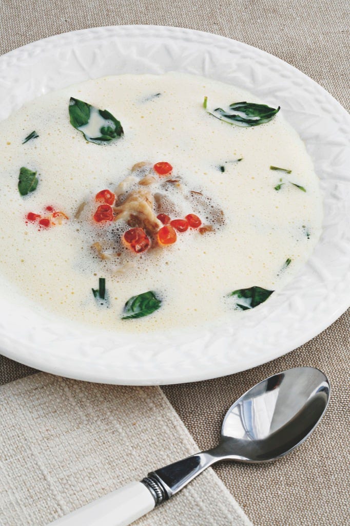 sopa fría de ostras y huevas de salmón
