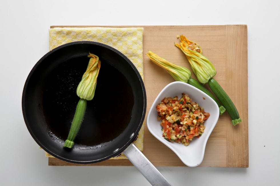 receta de flores de calabacín paso 2