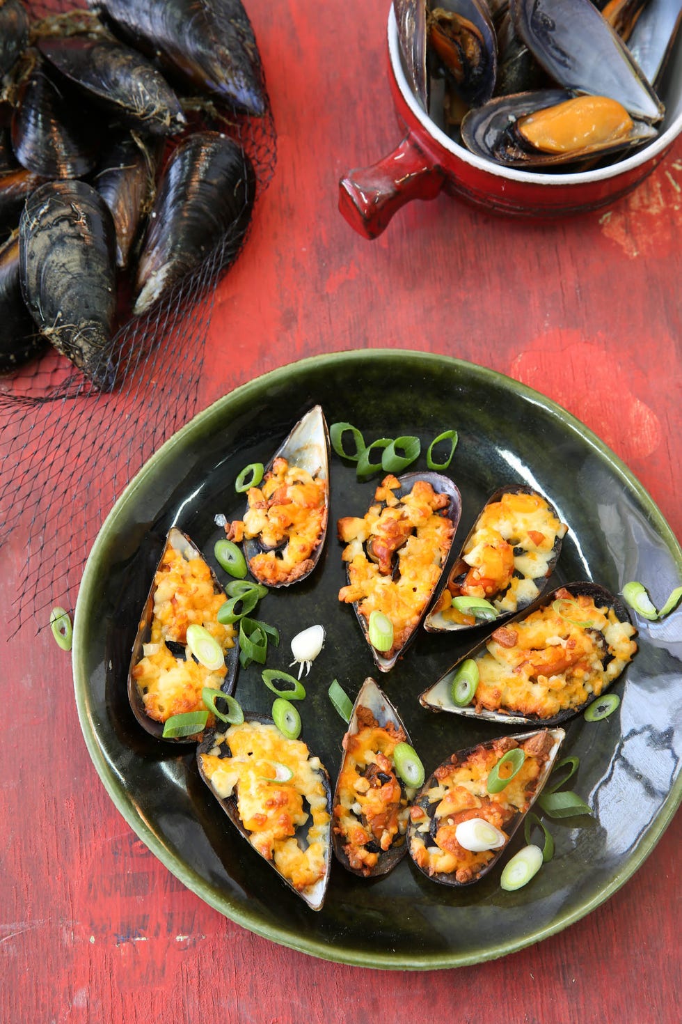 mejillones con queso y cebolleta