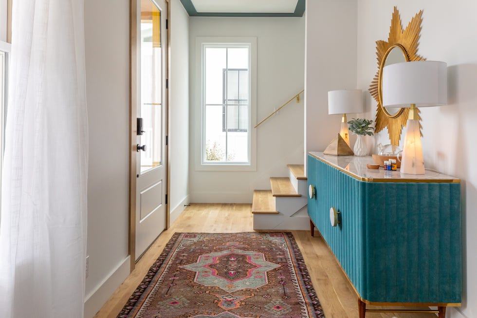 recibidor con muebles mid century