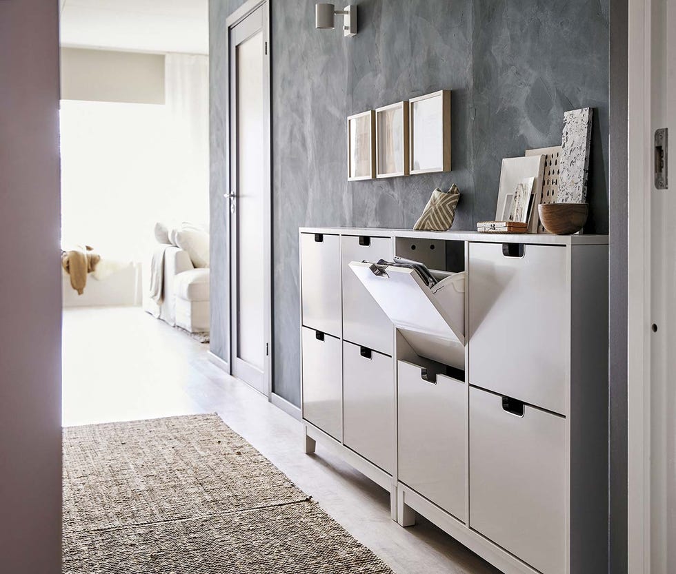 pasillo con mueble zapatero