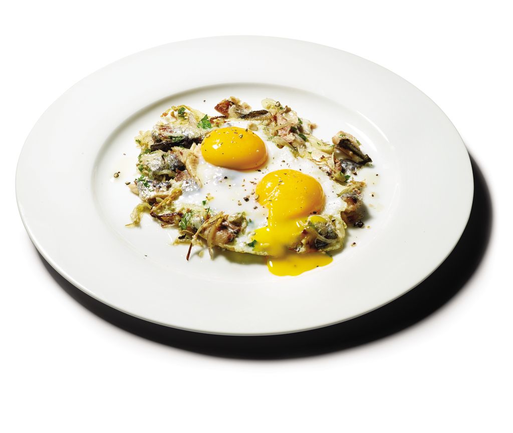 Egg yolk, Food, Fried egg, Ingredient, Egg white, Serveware, Dishware, Breakfast, Dish, Meal, 