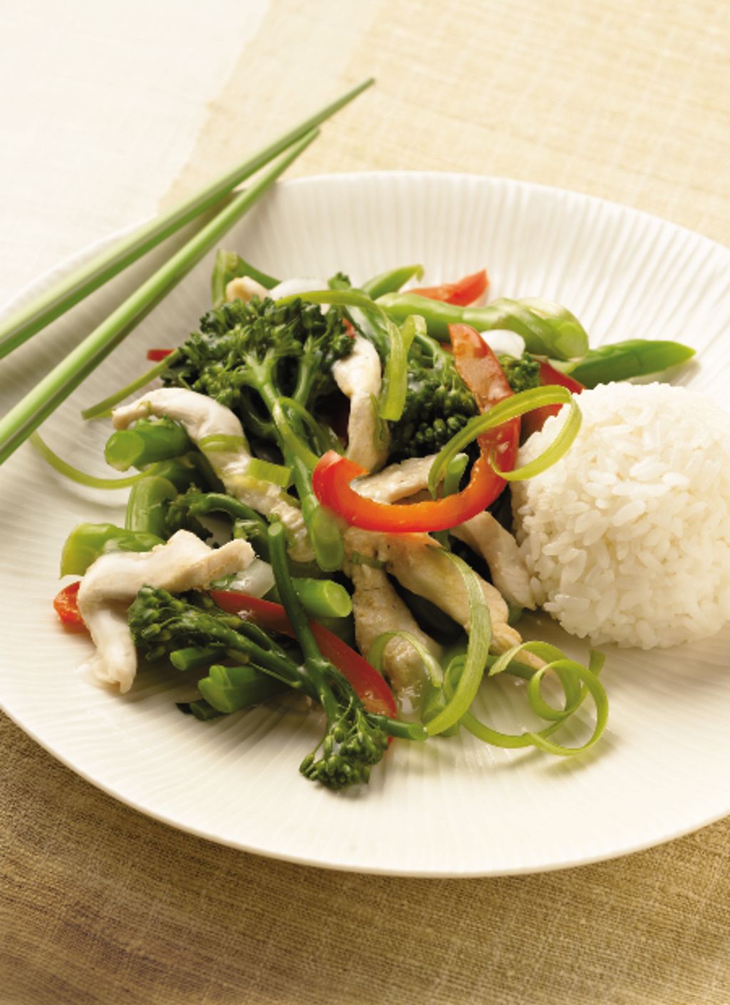 Food, Steamed rice, Ingredient, White rice, Cuisine, Rice, Dishware, Produce, Vegetable, Leaf vegetable, 