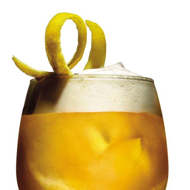 Fluid, Yellow, Drink, Alcoholic beverage, Alcohol, Amber, Tableware, Distilled beverage, Drinkware, Cocktail, 