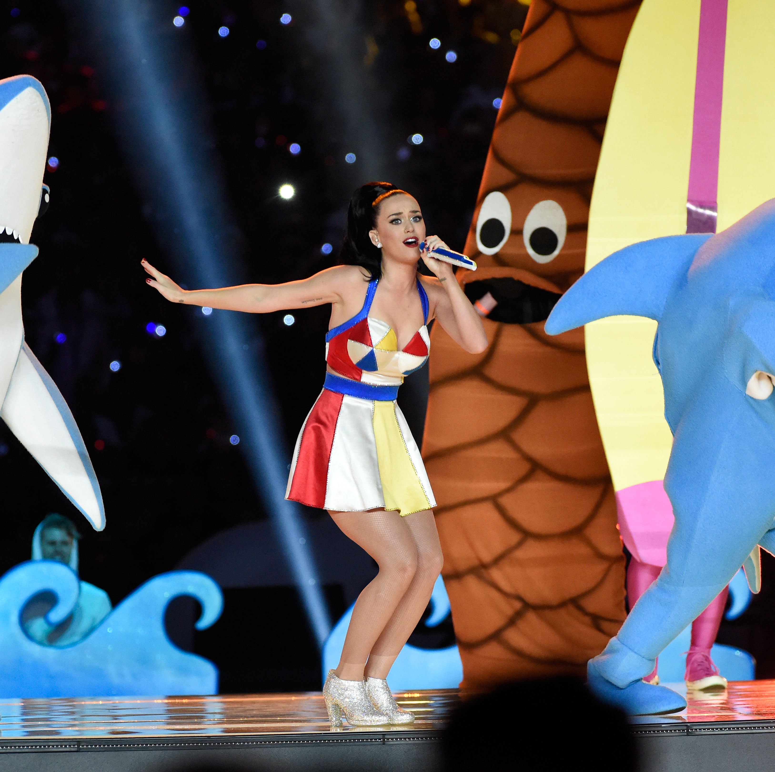 A Clip of Katy Perry's 10-Second Halftime Show Outfit Change Has Been Unearthed