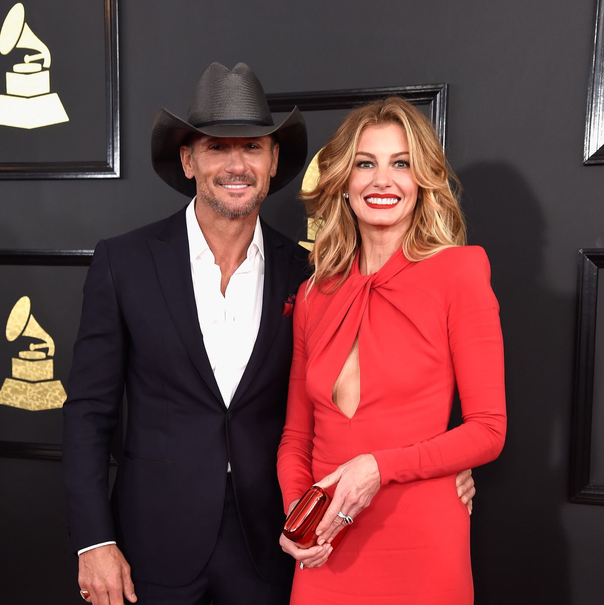Faith Hill Attends 2016 CMAs With Husband Tim McGraw Days After Her Mother's  Death - Closer Weekly