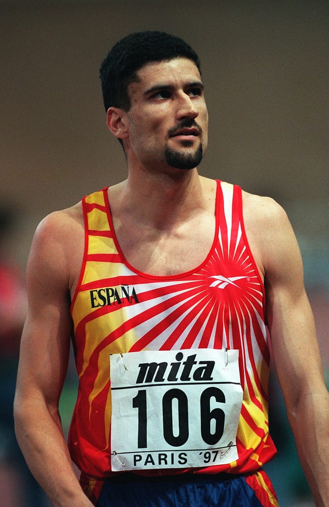 el atleta español arturo ortiz tras un salto de altura tiene el récord de españa de atletismo más longevo