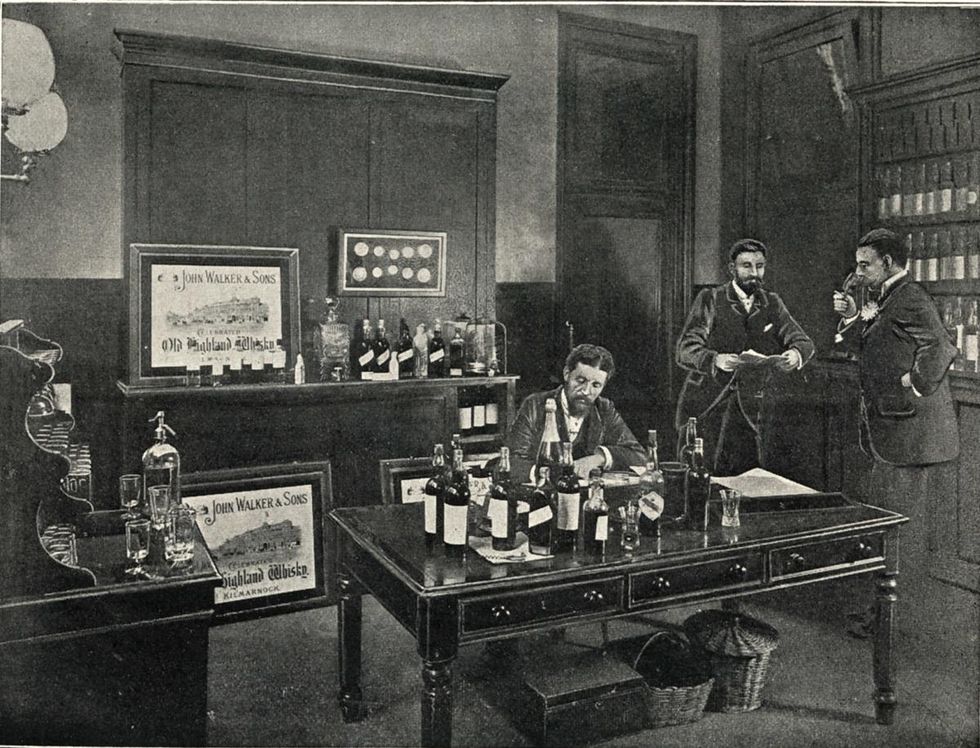 el equipo de 'master blenders' de johnnie walker en una imagen de archivo de 1890