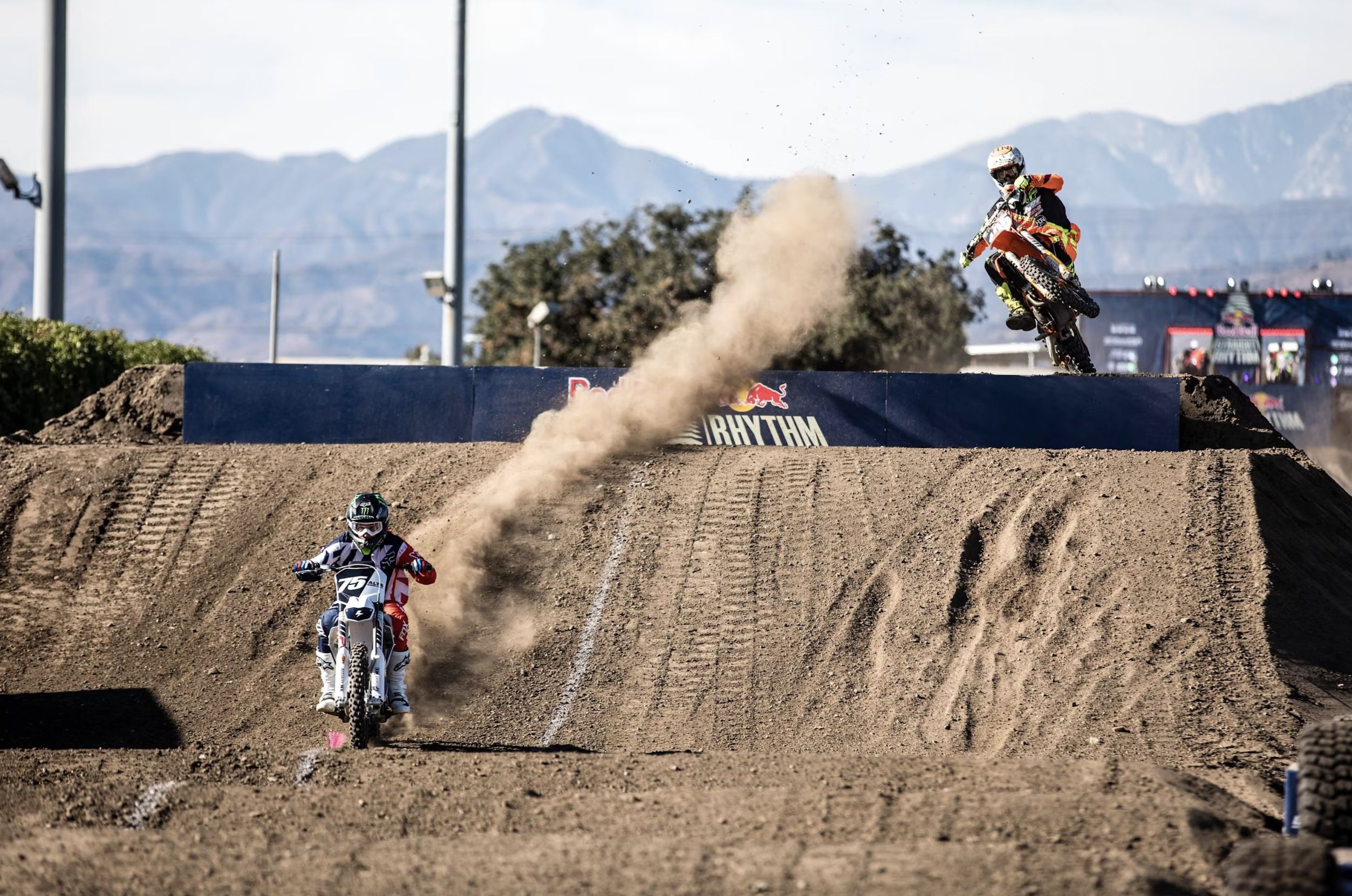 smeren Meter Aanstellen How Red Bull Built Its Straight Rhythm Motocross Dirt Track