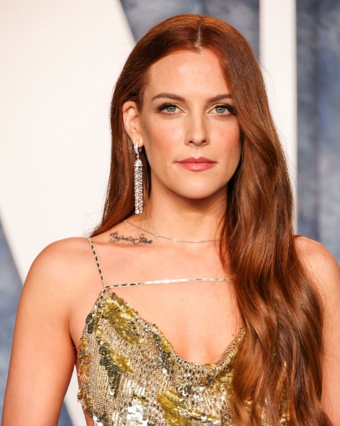 https://hips.hearstapps.com/hmg-prod/images/red-hair-colors-riley-keough-64402efd6f236.jpg?crop=1.00xw:0.835xh;0,0.0136xh&resize=980:*