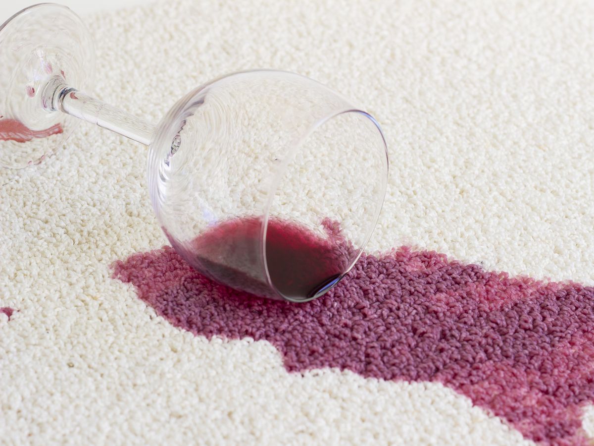 vakuum Blændende Manhattan How to Clean Red Wine Stains - How to Get Red Wine Out of Carpet & Clothes