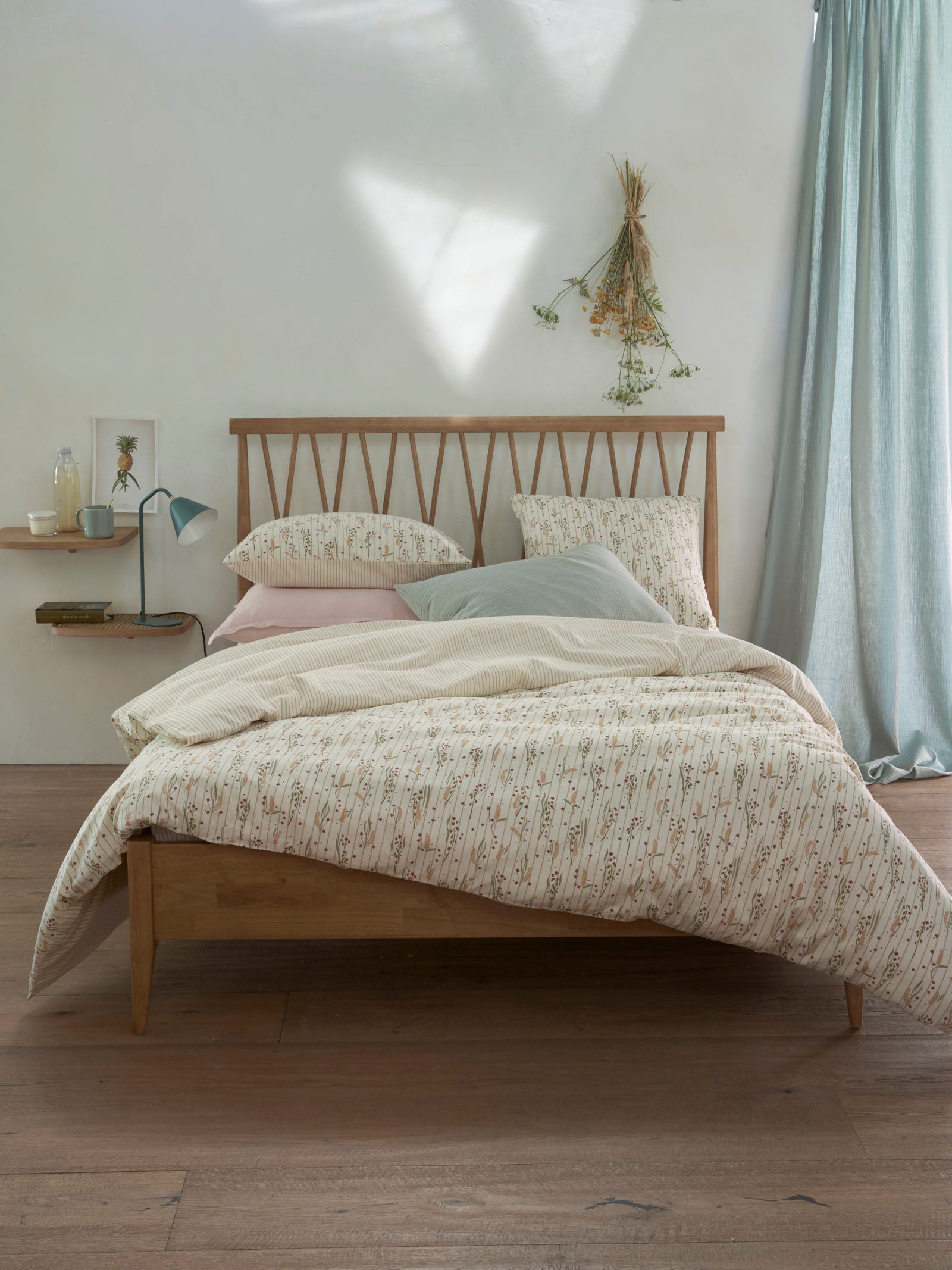 ideas diy cómo decorar con ramas del campo ramo flores secas silvestres funda nórdica, de la redoute interieurs
