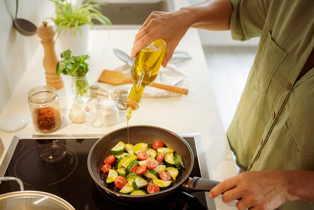reduce oil splatter when cooking
