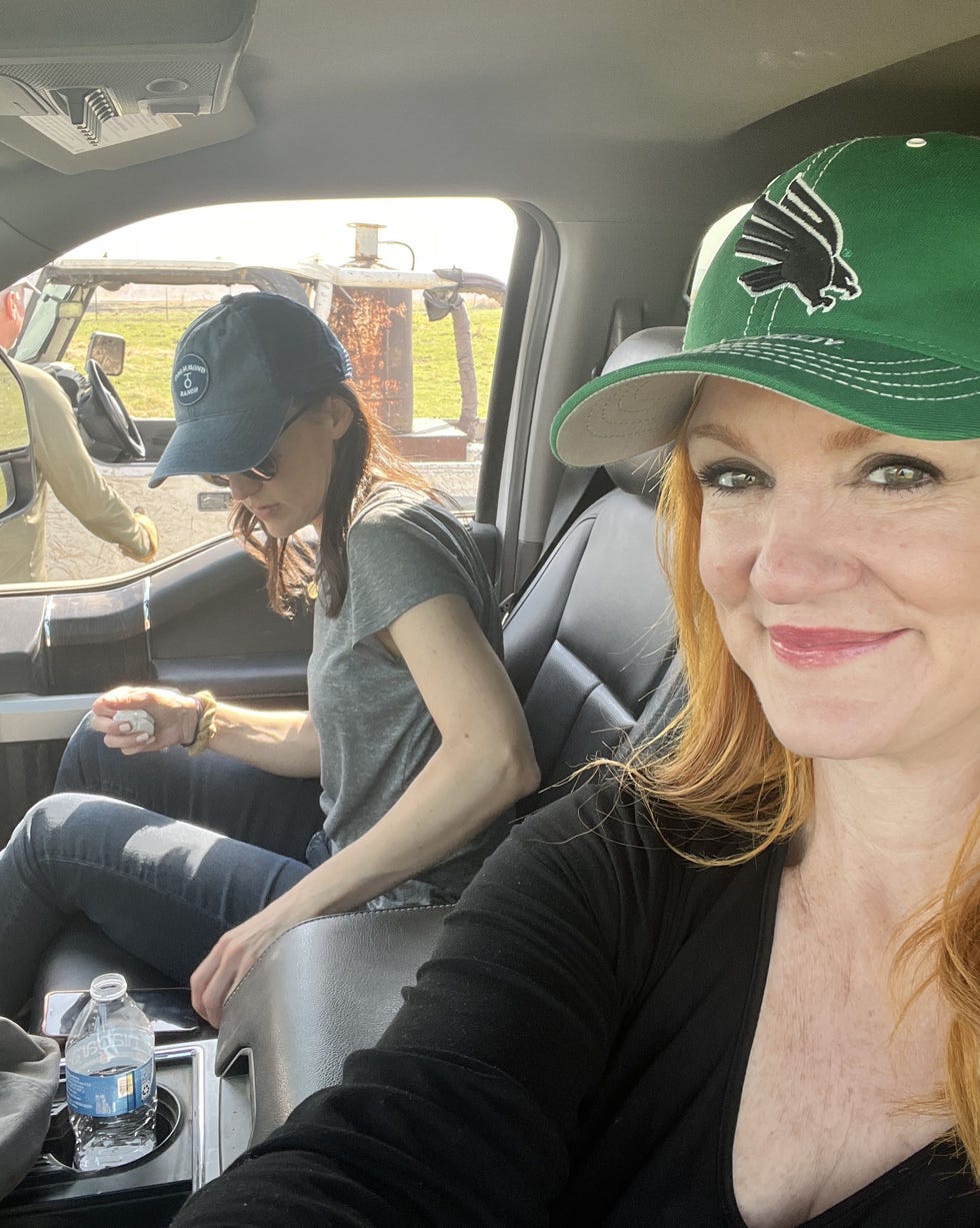 ree drummond and her sister betsy on a road trip