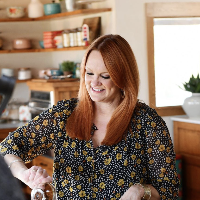 https://hips.hearstapps.com/hmg-prod/images/ree-drummond-1611613243.png?crop=0.800xw:0.643xh;0.112xw,0.101xh&resize=1200:*