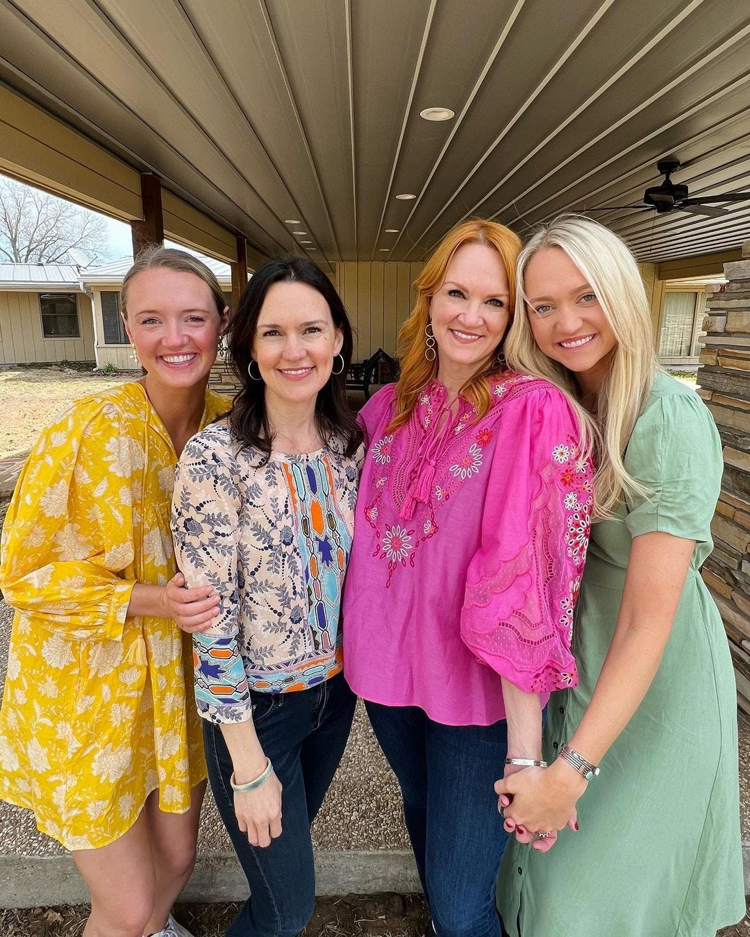 https://hips.hearstapps.com/hmg-prod/images/ree-drummond-easter-photos-2023-6435a45510d14.jpg?crop=1xw:0.6004447739065975xh;center,top&resize=1200:*