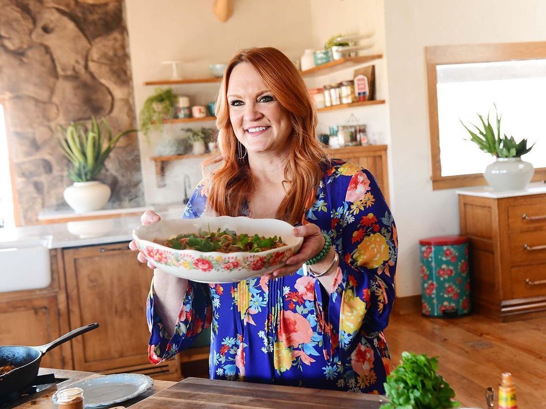 https://hips.hearstapps.com/hmg-prod/images/ree-drummond-filming-at-the-lodge-1614806619.jpg?crop=1xw:0.9257142857142857xh;center,top&resize=1200:*