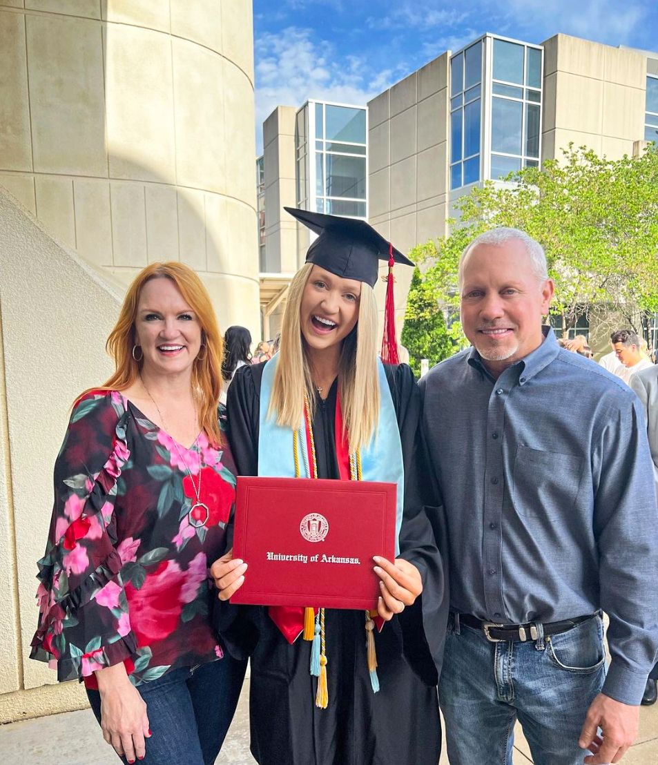 See Photos Of Ree Drummond S Most Memorable Moments Of 2022   Ree Drummond Year Recap Paige Graduation 1671122909 