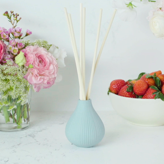 How to make your own Reed Diffuser using Love Spell! (includes recipe) 